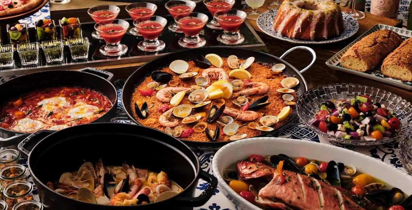 ホテル館内で、心に残る食事の時間をお楽しみいただけます。