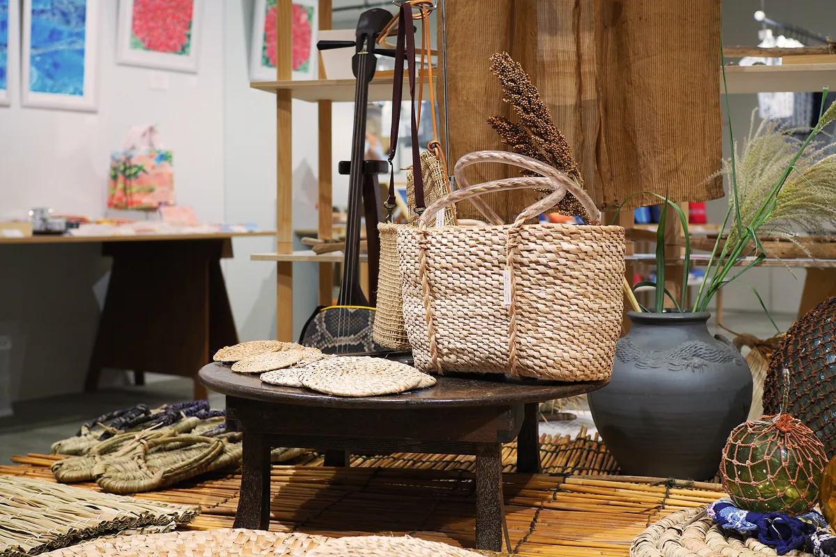 島の手仕事展 -やちむんと島の暮らし-