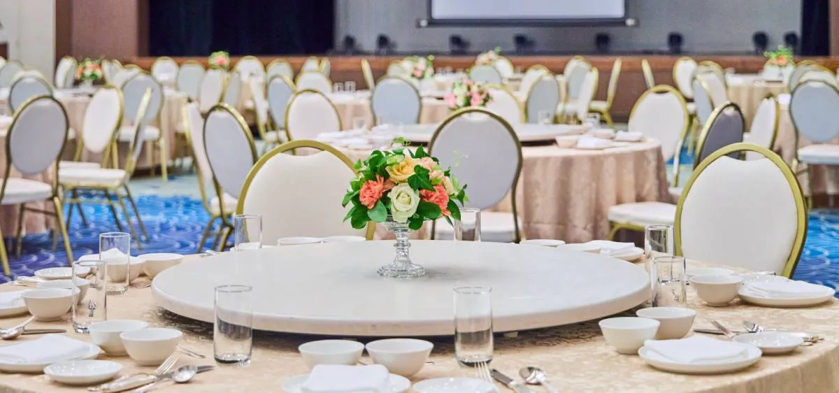 島内最大規模を含む9つの多彩な会場であらゆるニーズにお応えします