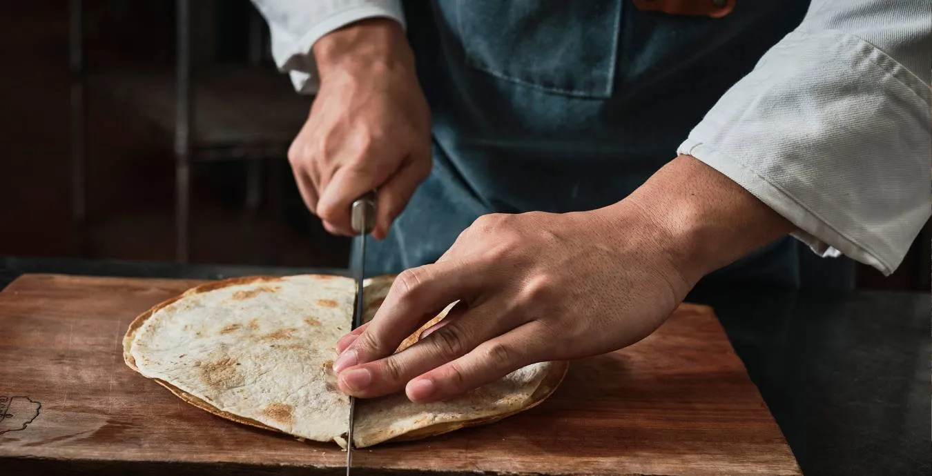 ホテル館内で、心に残る食事の時間をお楽しみいただけます。