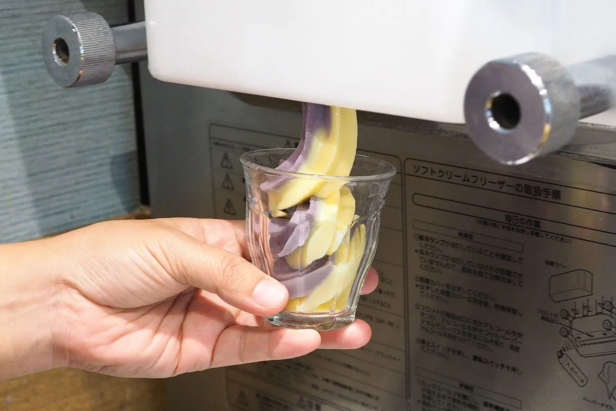 自分で操作するソフトクリームマシン